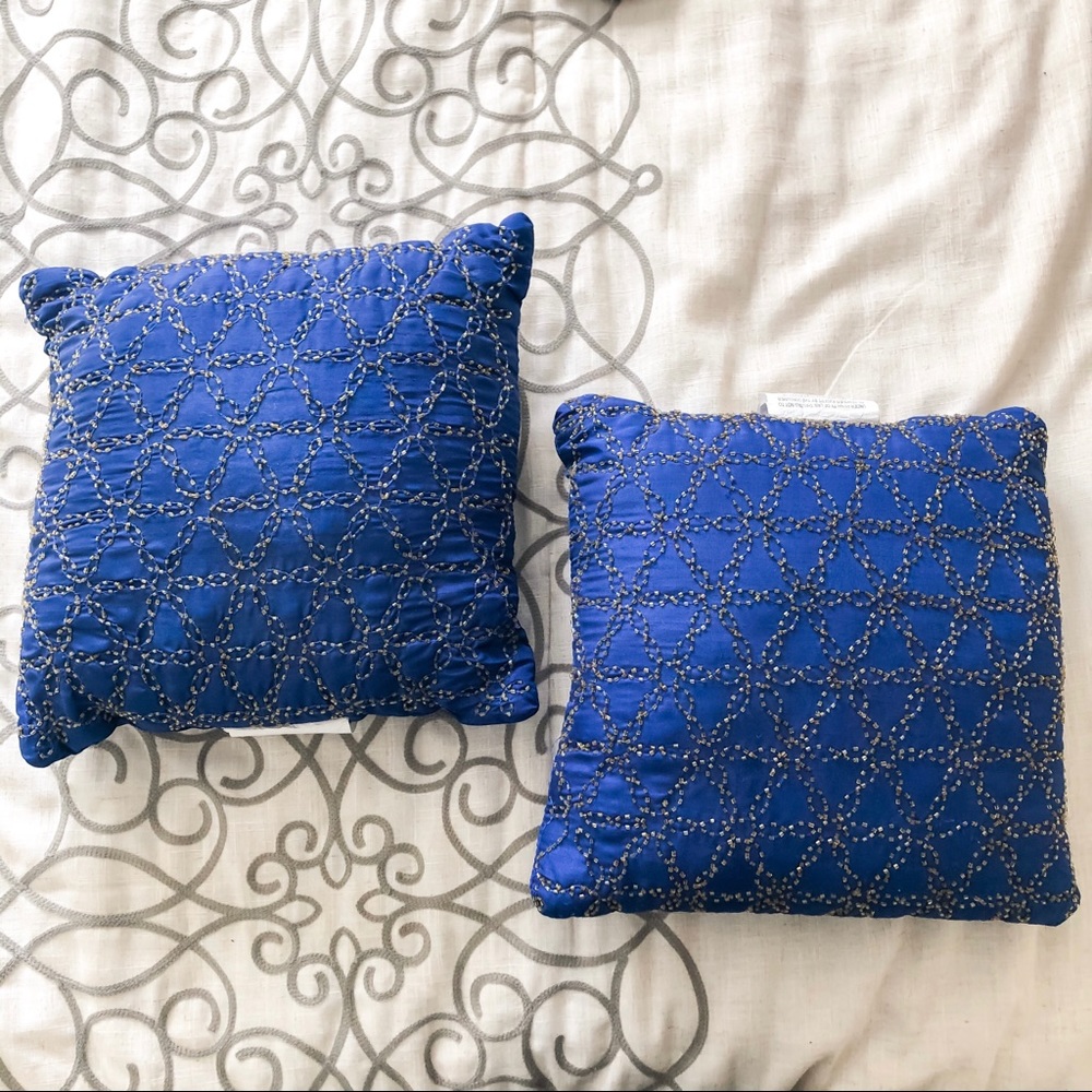 Set of 2 Decorative Pillows